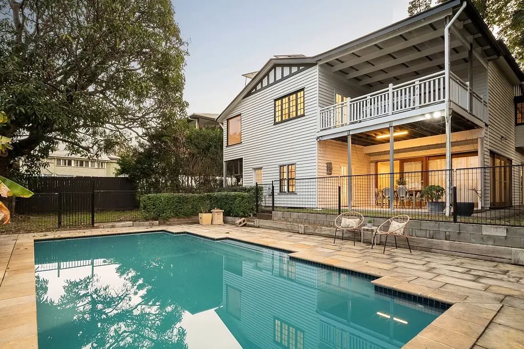 Nundah 5ਬੈੱਡਰੂਮ Elegantly Renovated Queenslander With Flexible Layout