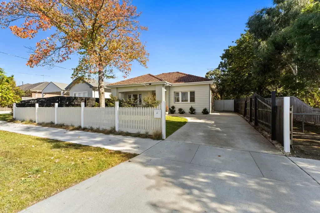 Traralgon 3房  Timeless Elegance Meets Contemporary Family Living