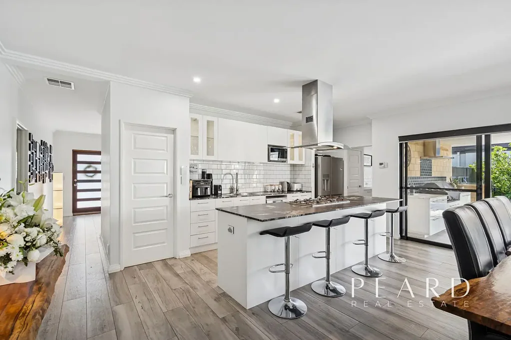 East Victoria Park 4房  A Hidden Beauty – Luxe Living Revealed Beyond the Front Door