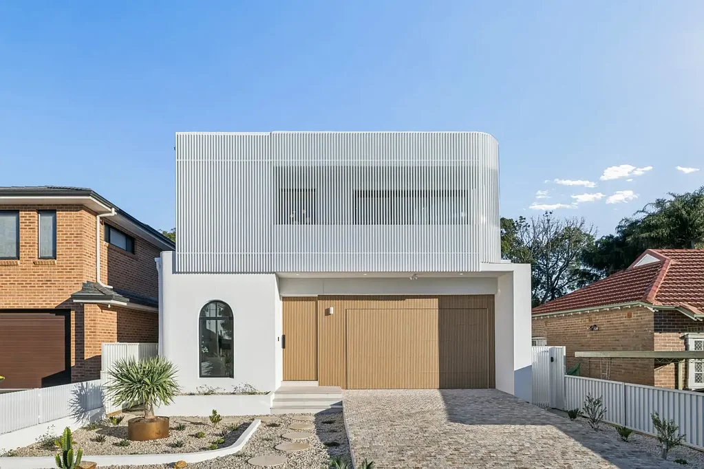 Croydon 5Kwarto Meticulously crafted home set within a blue-chip Croydon setting