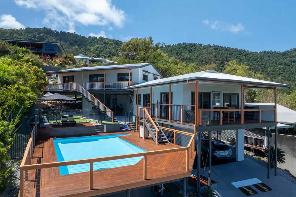 Cannonvale 4ਬੈੱਡਰੂਮ Dual Living with Ocean Views in Cannonvale