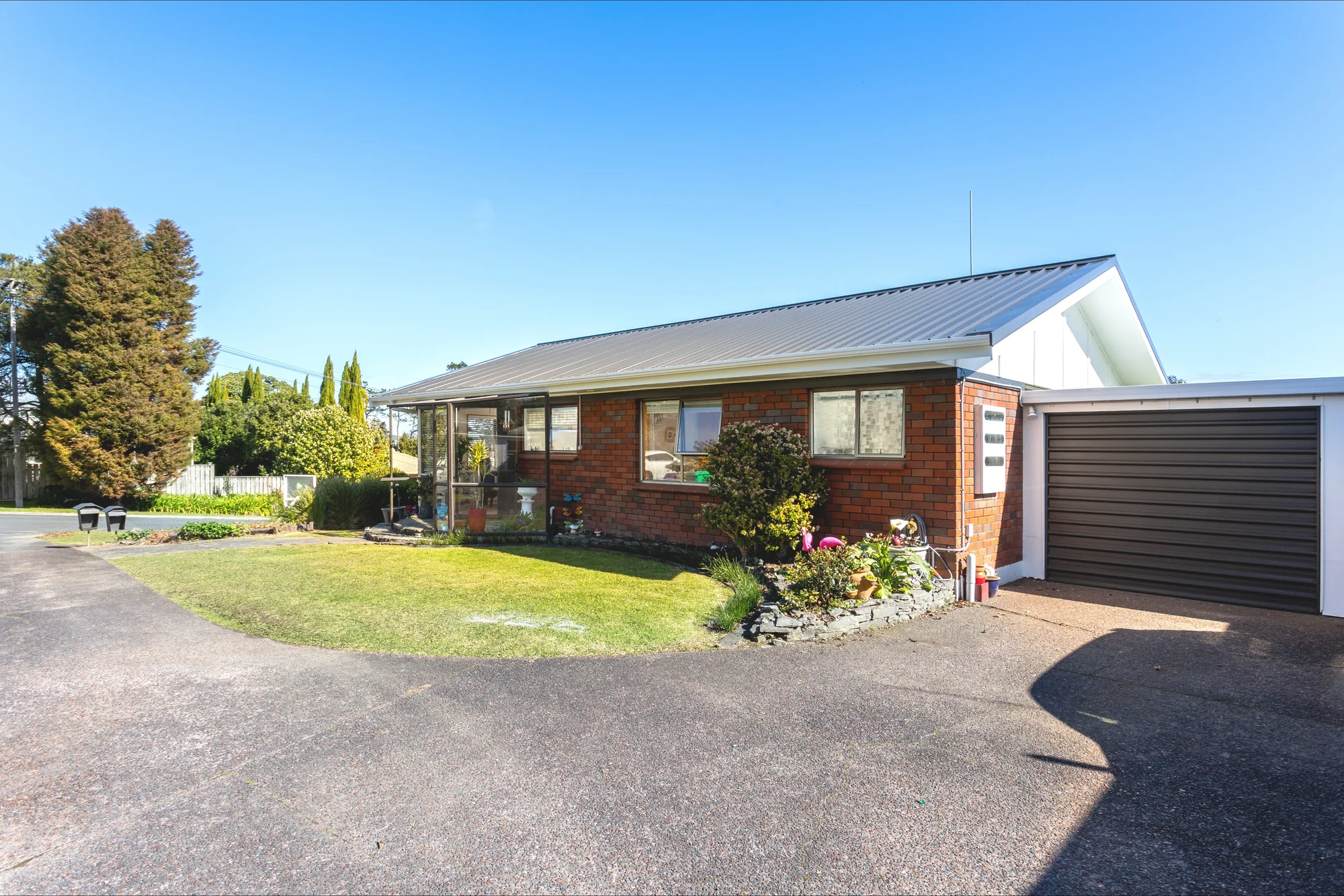 Helensville 2房  Rarely Available, Sunny & So Convenient