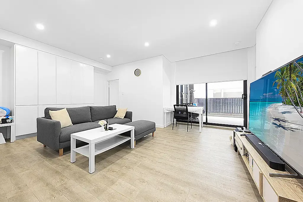 Homebush 2房 安保综合体内 两卧室公寓 高天花板 宽敞阳台 现代厨房 燃气烹饪 地下停车位 近Homebush火车站 Modern Apartment Living with Entertainer's Balcony in Prime Homebush Location.