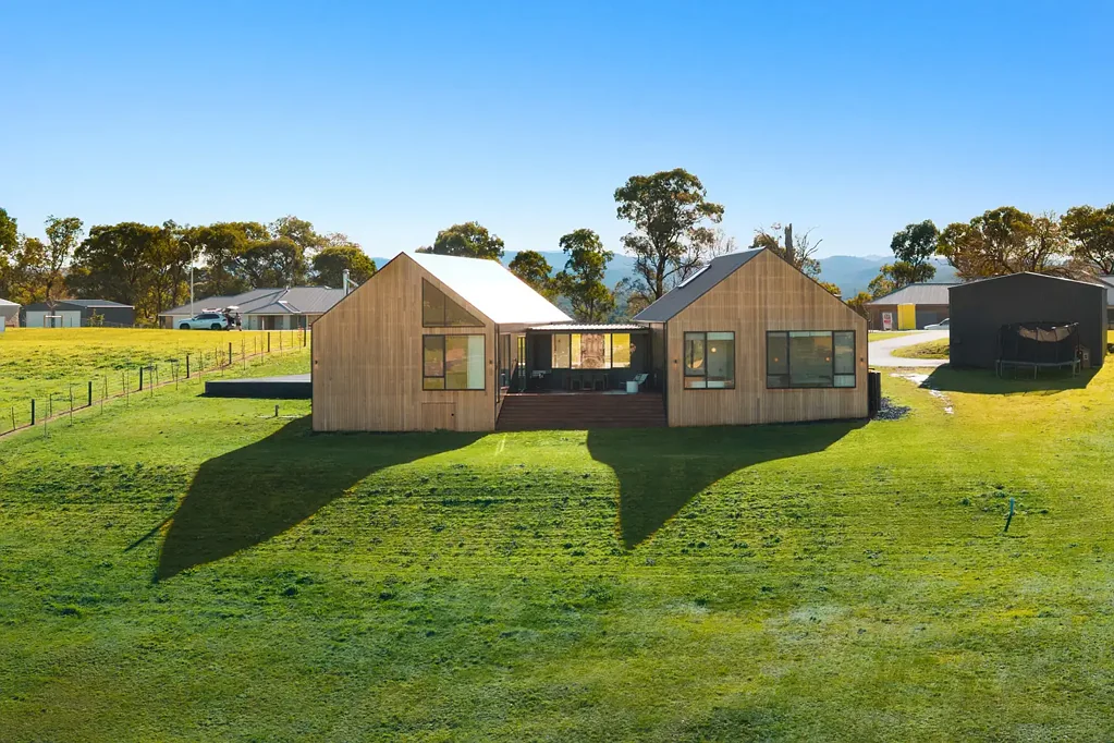 Wy Yung 4 Bedroom Blending Modern Luxury & Rural Serenity.