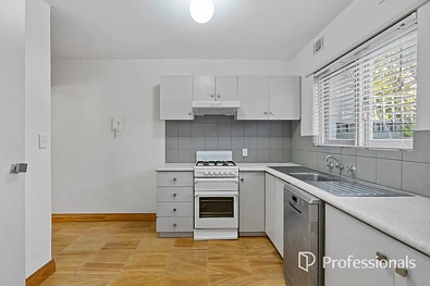 Balga 3chambre SPACIOUS TWO-STOREY TOWNHOUSE WITH POOL