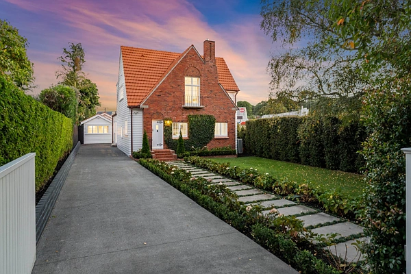 1 Rewa Road, Three Kings, Auckland City