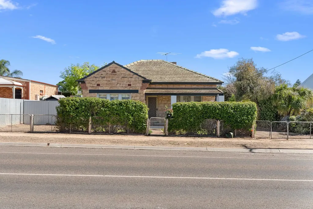 55 Standen Street, Murray Bridge, SA 5253, 3 Bedrooms, 1 Bathrooms, House