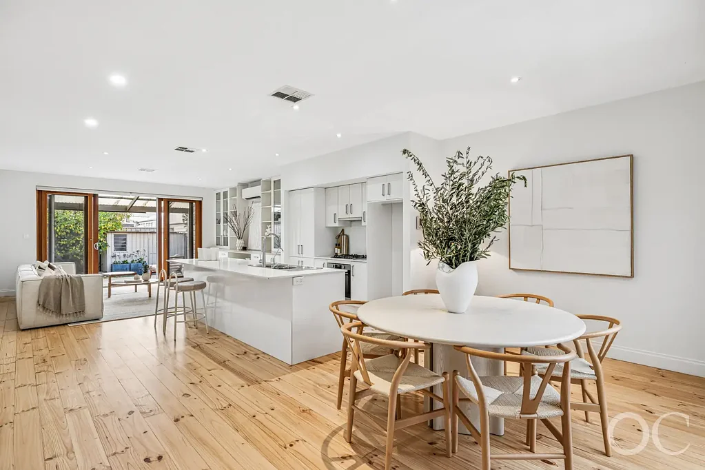 Parkside 3房  Open the Door to a Perfected Cottage with the City in its Reach