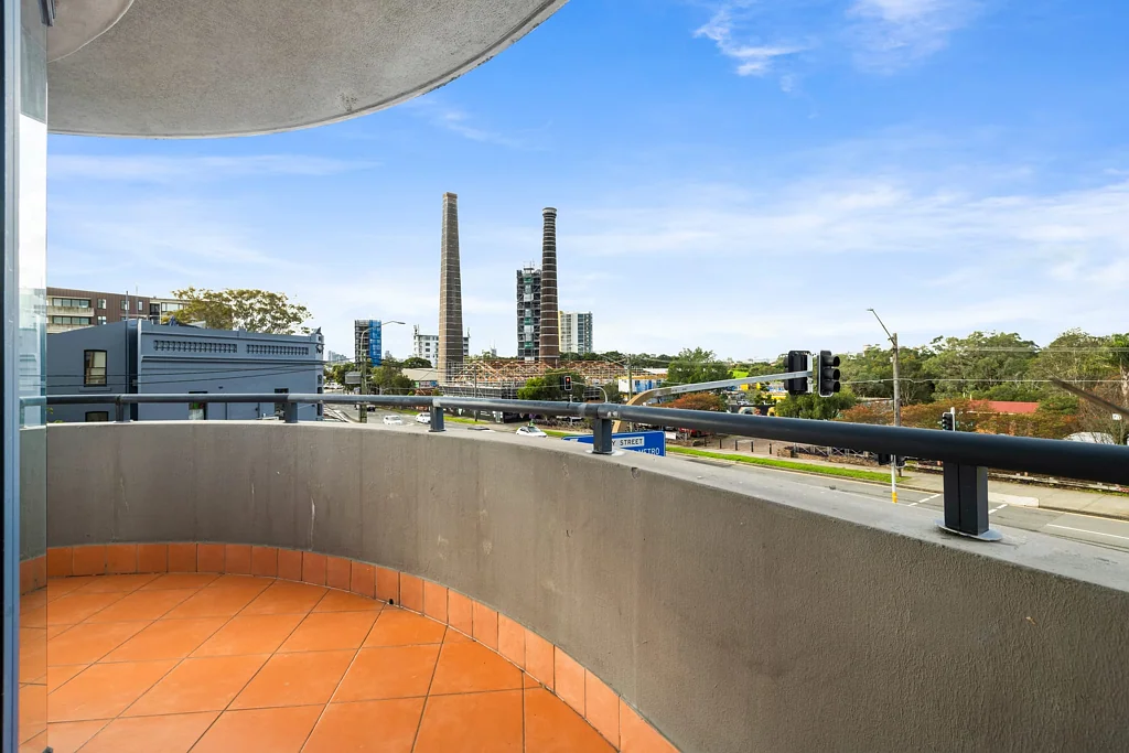 Spacious 2 Bedroom Apartment in the Heart of St Peters