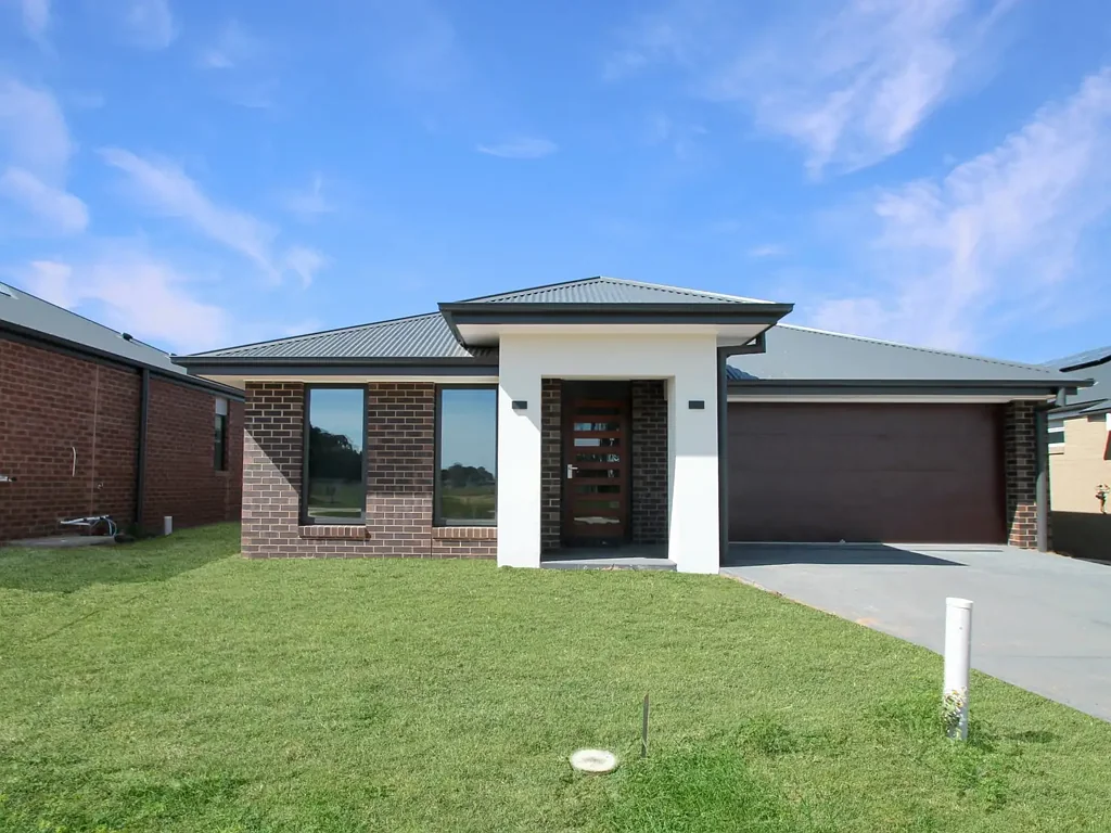 East Bairnsdale 4Kwarto BRAND-NEW WITH PREMIUM UPGRADES & SPACIOUS FAMILY LIVING