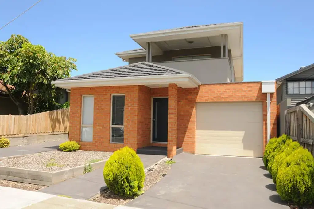 Spacious & Stylish Front Townhouse in Prime Aspendale Location