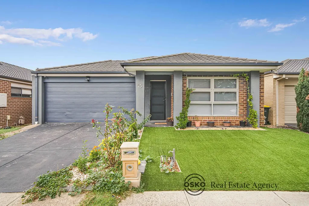 Modern Family Living with Solar Panels & Security System in Prime Saratoga Estate Location