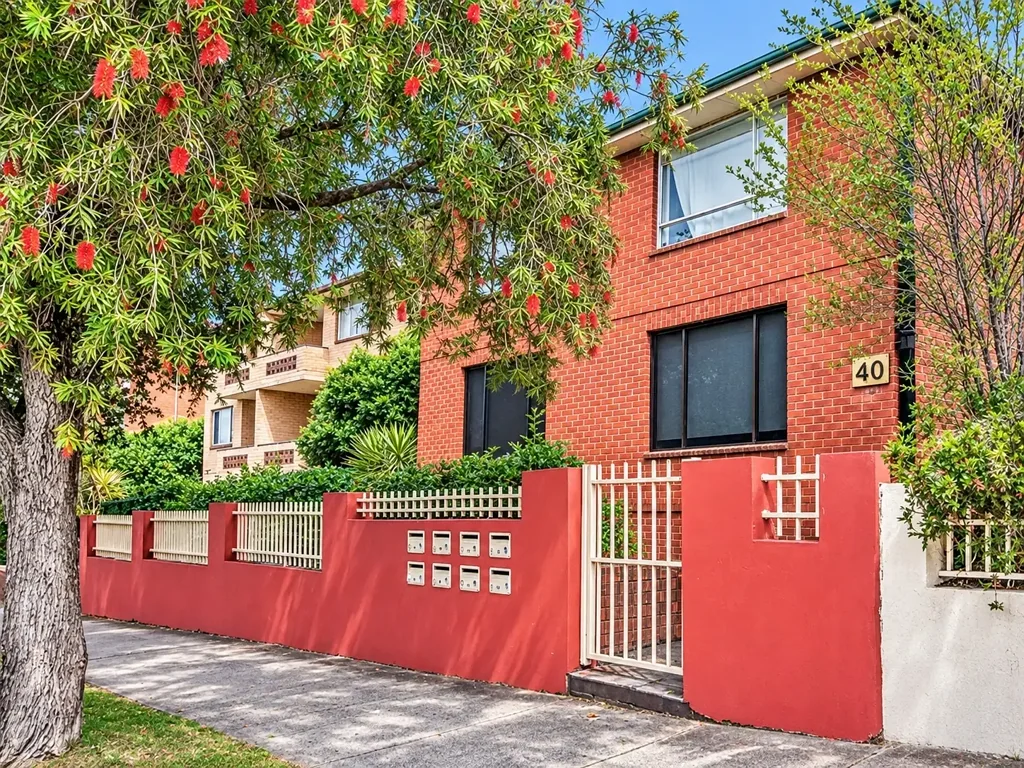 Light-Filled 2 Bedroom Apartment in Convenient Dulwich Hill Location