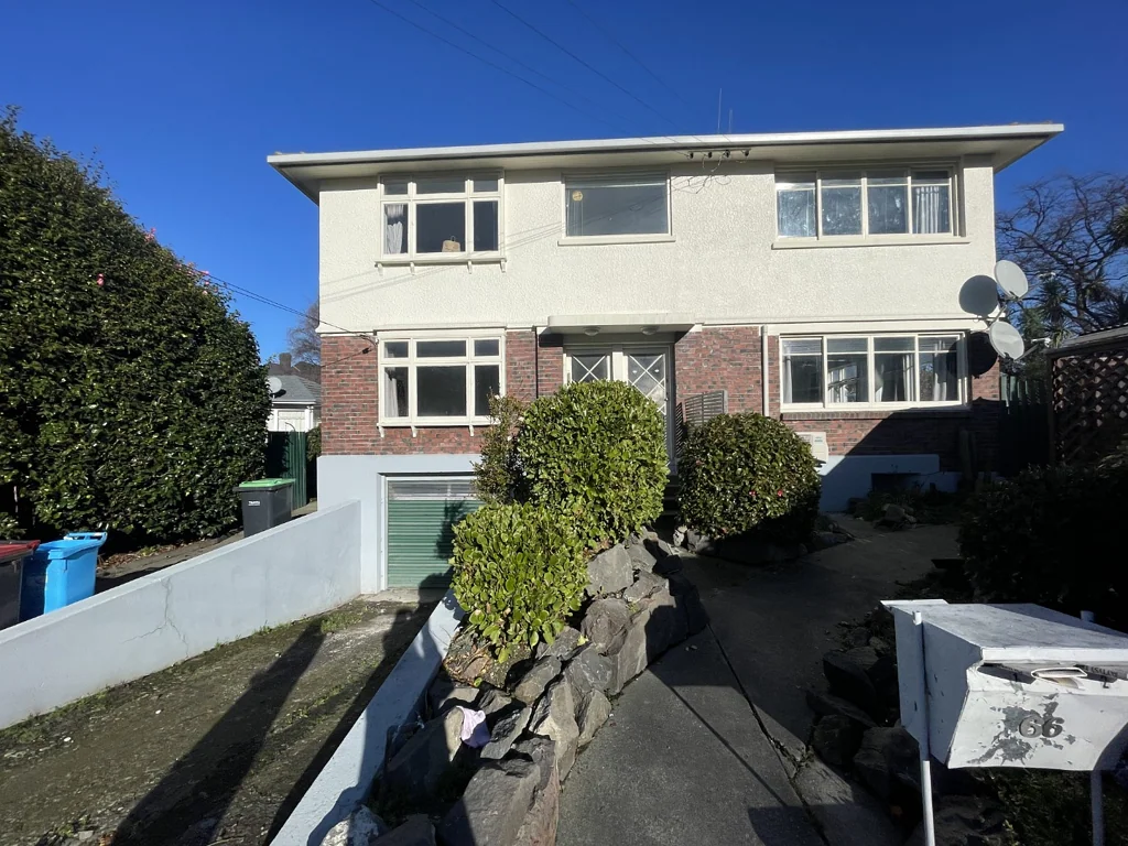 Spacious 3 Bedroom Upstairs Unit