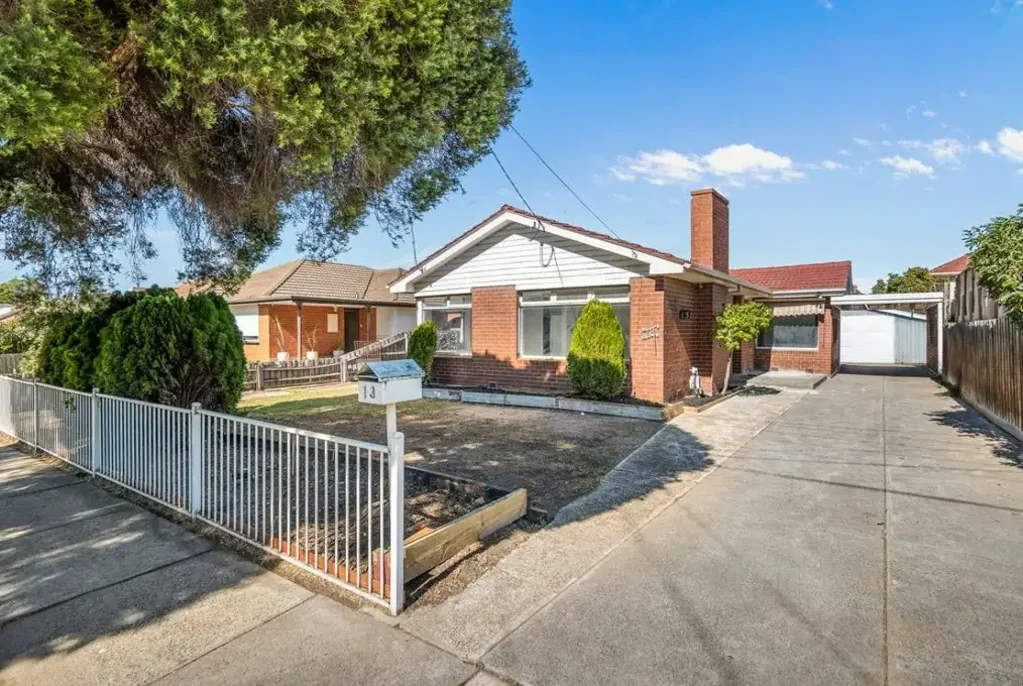 Reservoir 3Kwarto A Home Full of Potential in a Highly Sought-After Reservoir Pocket