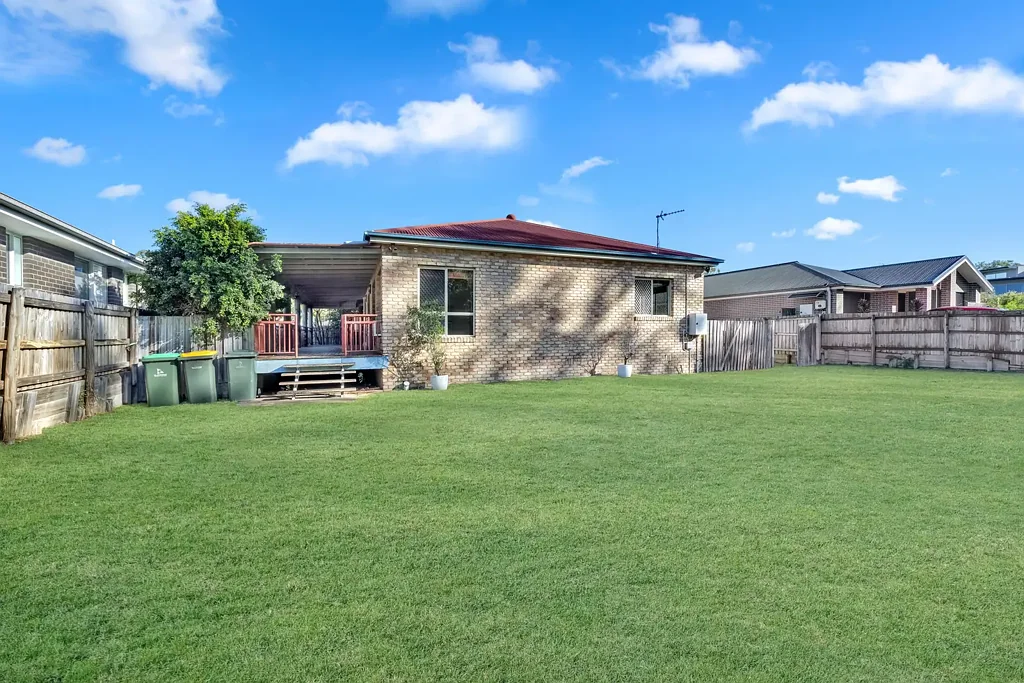 APPLICATION APPROVED:: FRESH SPACE, GREAT LOCATION, EASY LIVING - WELCOME TO 32 POWELL CLOSE