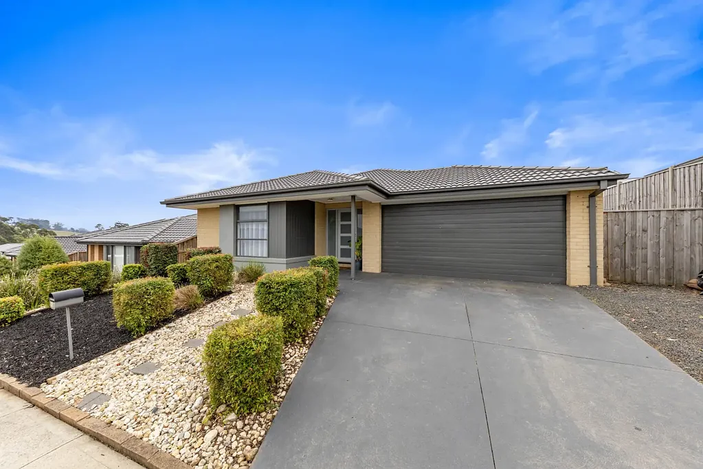 Modern Family Home in Waterford Rise Estate