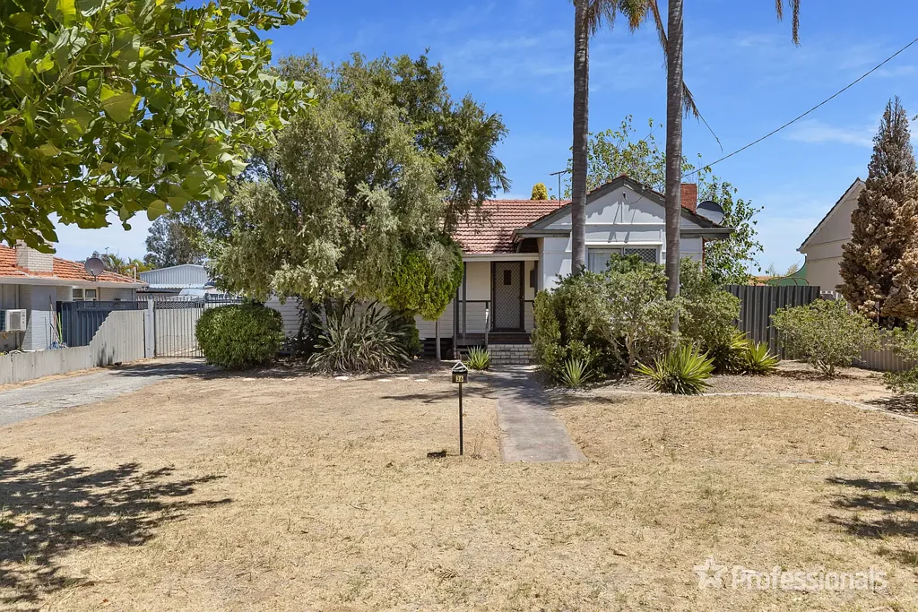 Cozy 3X2 With a Massive Back Yard!