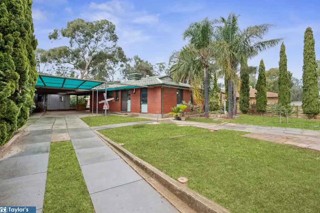 Salisbury East 3部屋 Well Maintained Home with Big Block & Large Street Frontage - Development & Investment Potential