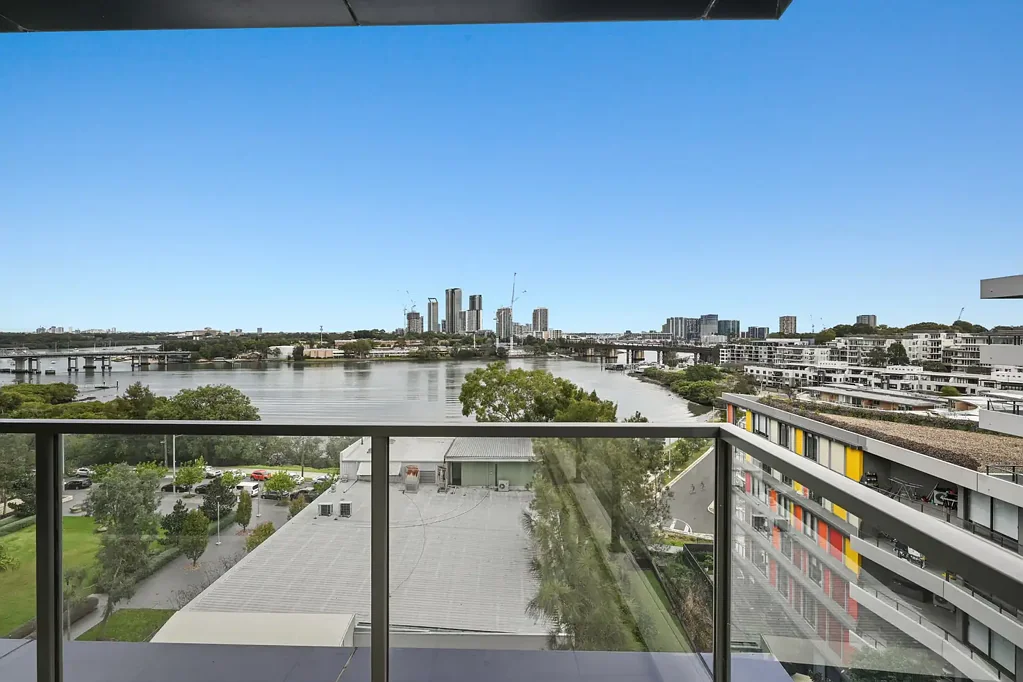 MODERN WATERFRONT LIVING - LEVEL 8
*Entrance is via Nancarrow Ave*