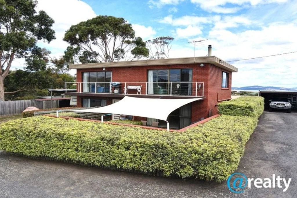Opossum Bay 5房  Best Views in Opossum? Largest allotment in the Opossum Bay Village - available now!