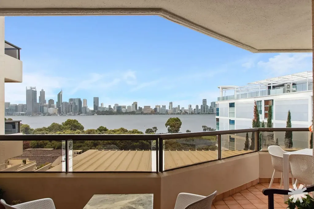 South Perth 3房  SPACIOUS RIVERSIDE RETREAT