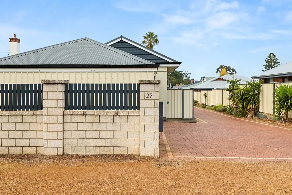 Carey Park 3房  GUIDING $600,000