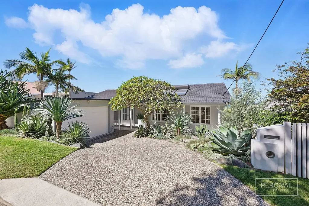 OCEAN VIEWS, DUAL LIVING AND A DREAM LOCATION!