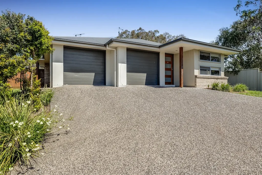 Glenvale 3房 地势高显安全 宽敞三卧主套间 开放式精装厨餐 全年舒适恒温 宽敞安全庭院 远程车库访问 Serene Sanctuary or Supreme investment!