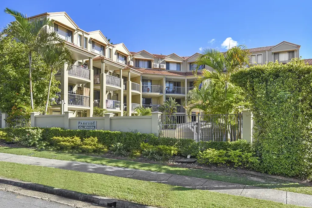 LOCATION LOCATION !!!  FULLY FURNISHED UNIT IN QUALITY COMPLEX.