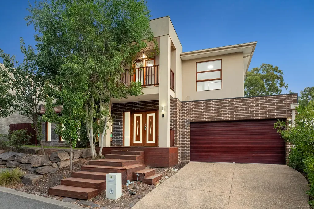 Eltham 3غرفة نوم Stylish living in Eltham’s heart and steps from bush parkland.