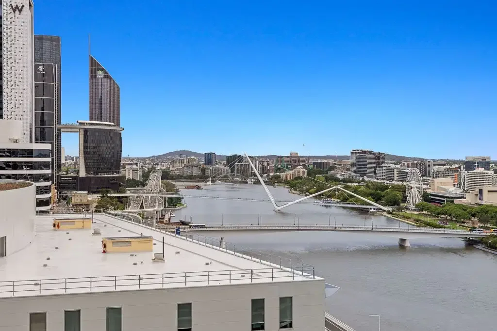 Brisbane City 1 Bedroom City Lights and River Sights - An Address to Impress