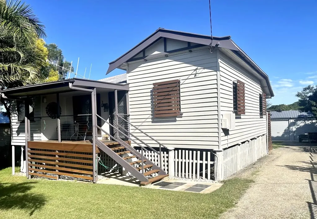 32 Kelvin Street, Monto, QLD 4630
