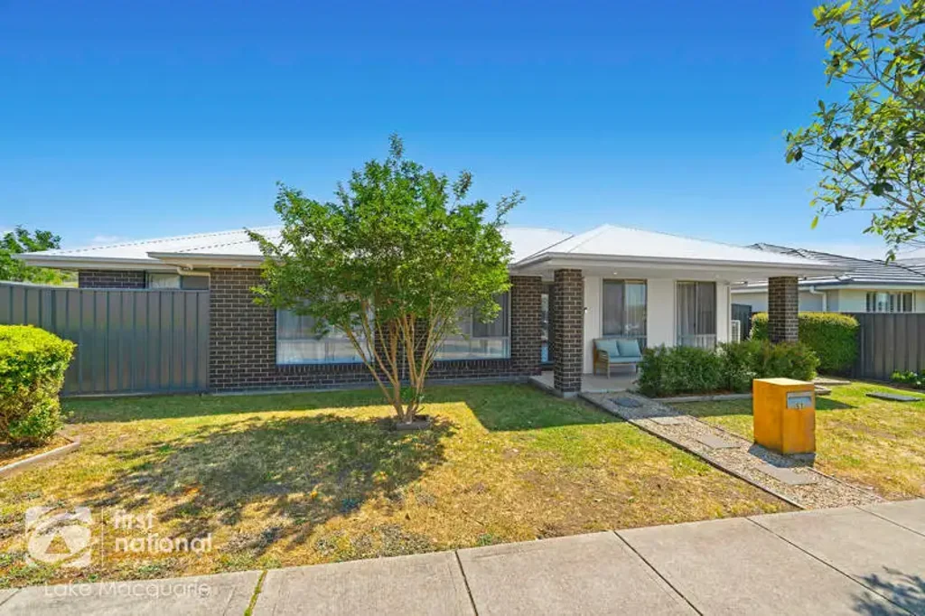 51 Floresta Crescent, Cameron Park, NSW 2285