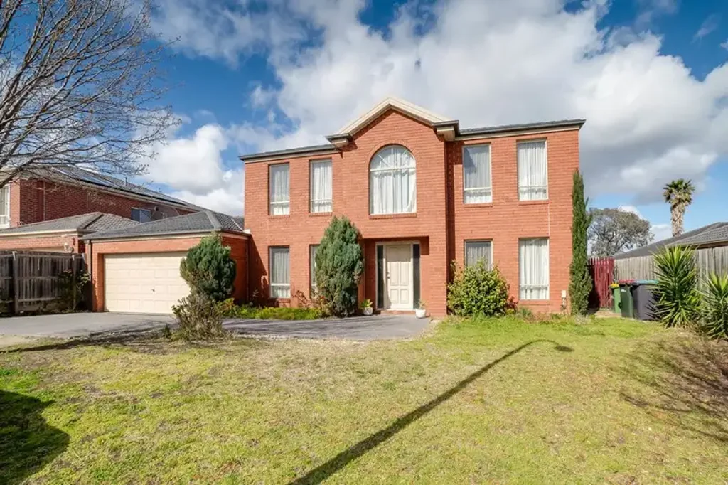 Spacious Luxury with 4 bedrooms plus a study