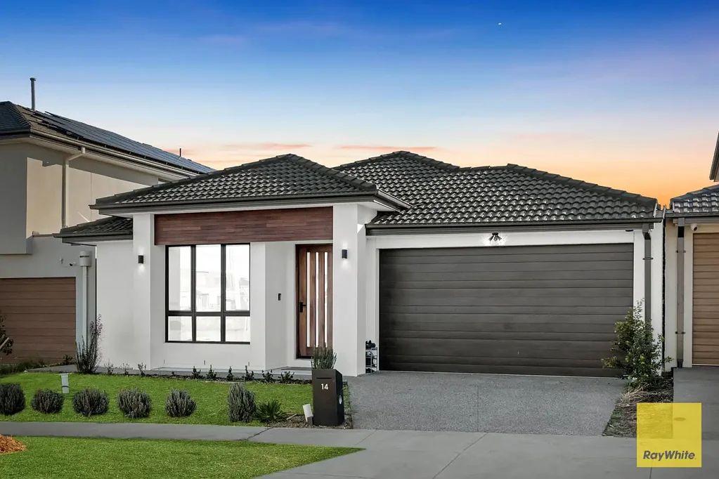 Bonnie Brook 4 Bedroom Good As New East Facing Gem