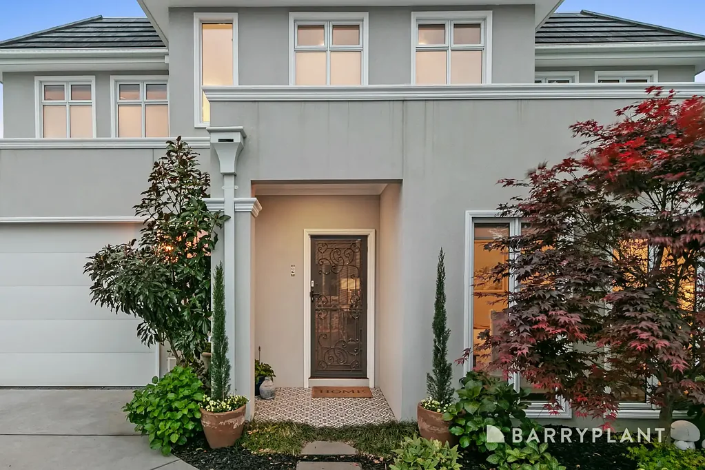 Knoxfield 4房 法式联排别墅 五年房龄 精品社区 Bosch电器 北向采光 主卧套间 双车位车库 Elegance, Luxury & No Body Corporate Fees!