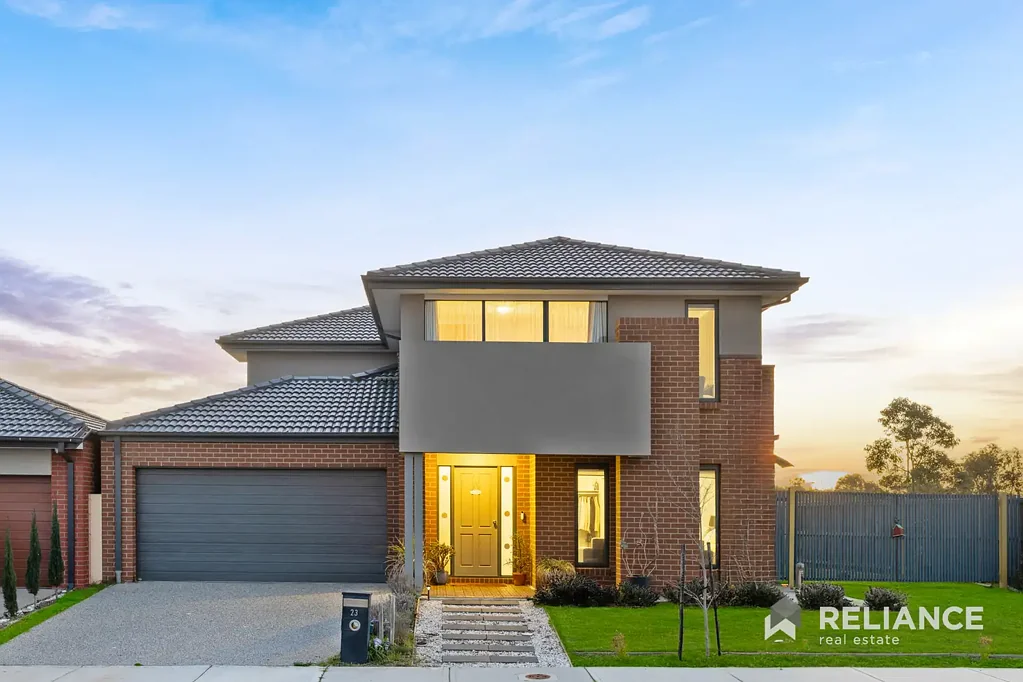 Tarneit 5 Bedroom DOUBLE STOREY LUXURY WITH SUNLIGHT, VIEWS & MODERN COMFORTS