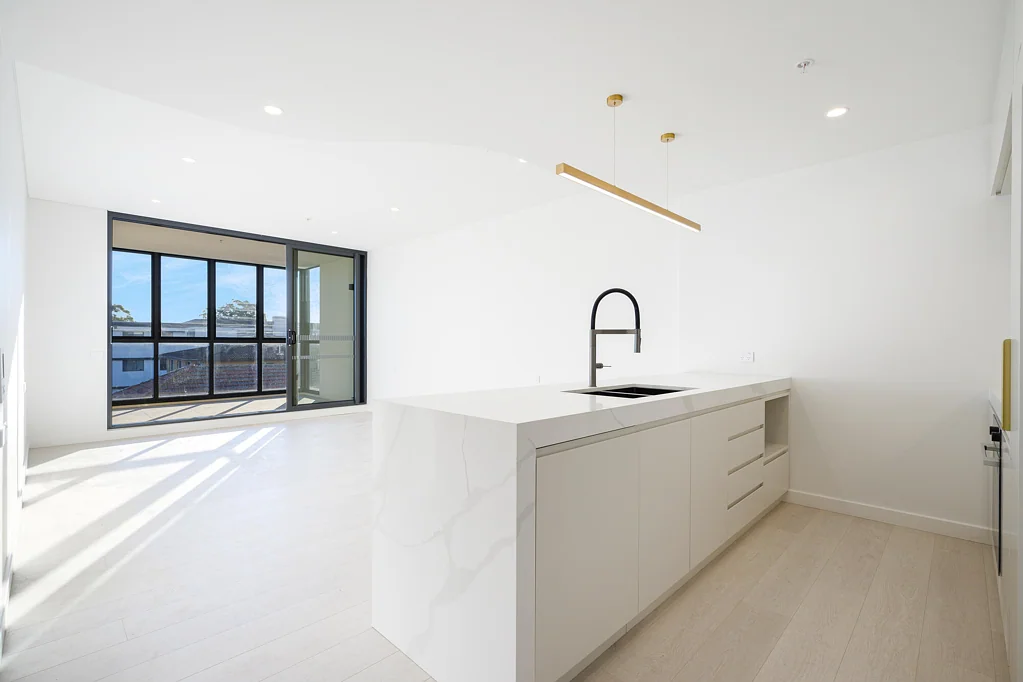 Burwood  Cross-ventilation brand new 2 bedrooms with winter garden
