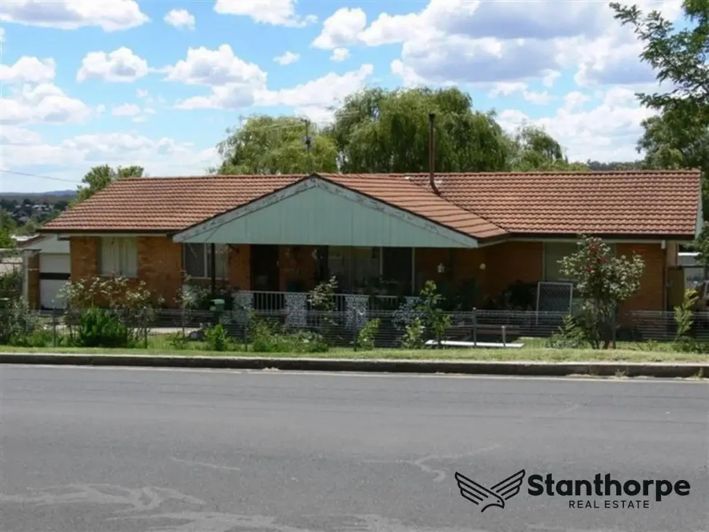 Stanthorpe 4房  SOLID BRICK HOME + BONUS RARE ELEVATED 2,341M² BLOCK (2 LOTS, 1 RATE!)
