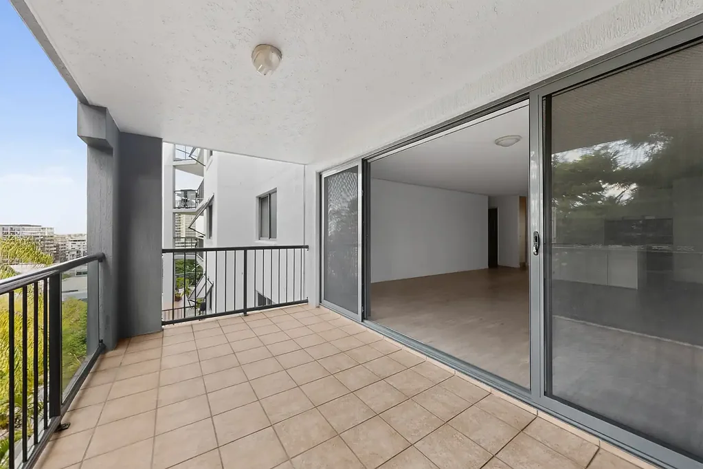 Large Unit Reduced to rent