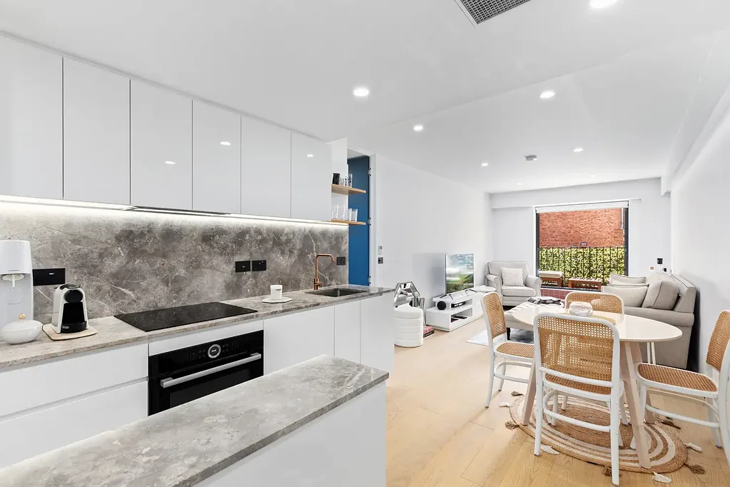 Potts Point 1 Slaapkamer Sundrenched North Facing One-Bedroom In The Rex With Bespoke Renovation