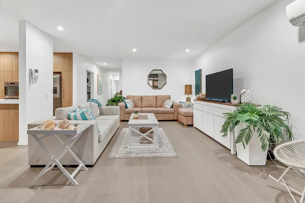 Surfers Paradise 2 Bedroom SUPERBLY RENOVATED WATERFRONT OVERSIZED APARTMENT
