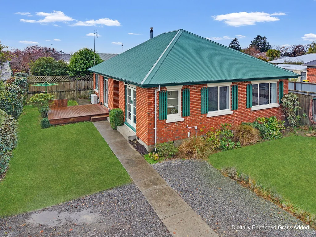 Allenton 3Moenga Single-Level Comfort with Deck & Lawn
