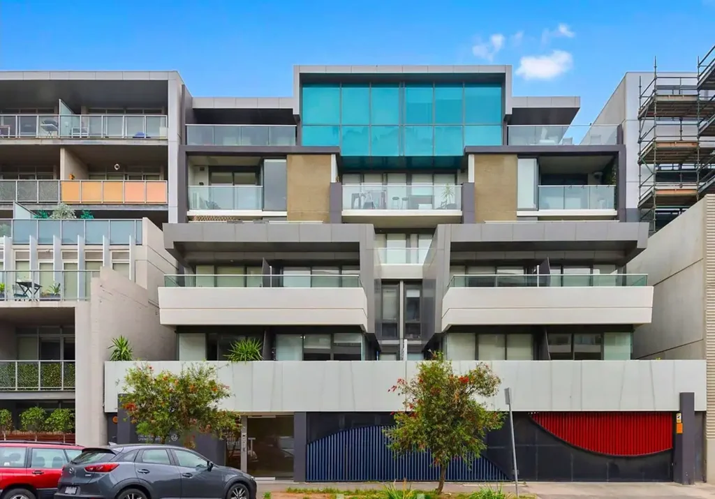 Top Floor 2 Bedroom Apartment in Boutique Development