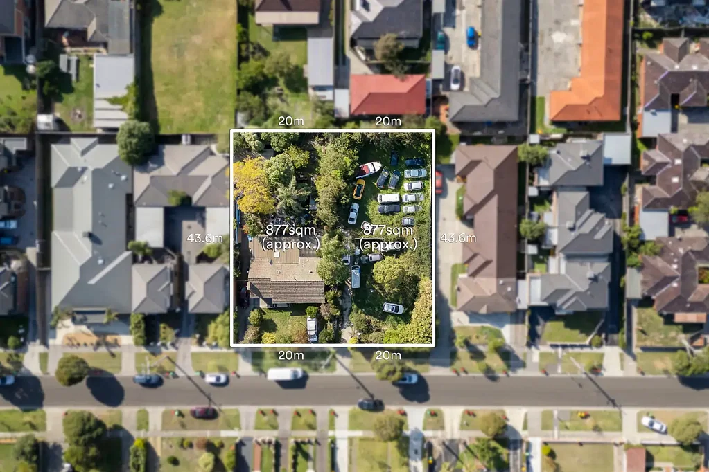 Clayton South 3ਬੈੱਡਰੂਮ Double Allotment with 8 Townhouses Approved