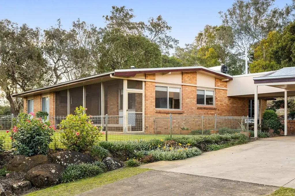Space, Privacy & Rural Living on 6 Acres!