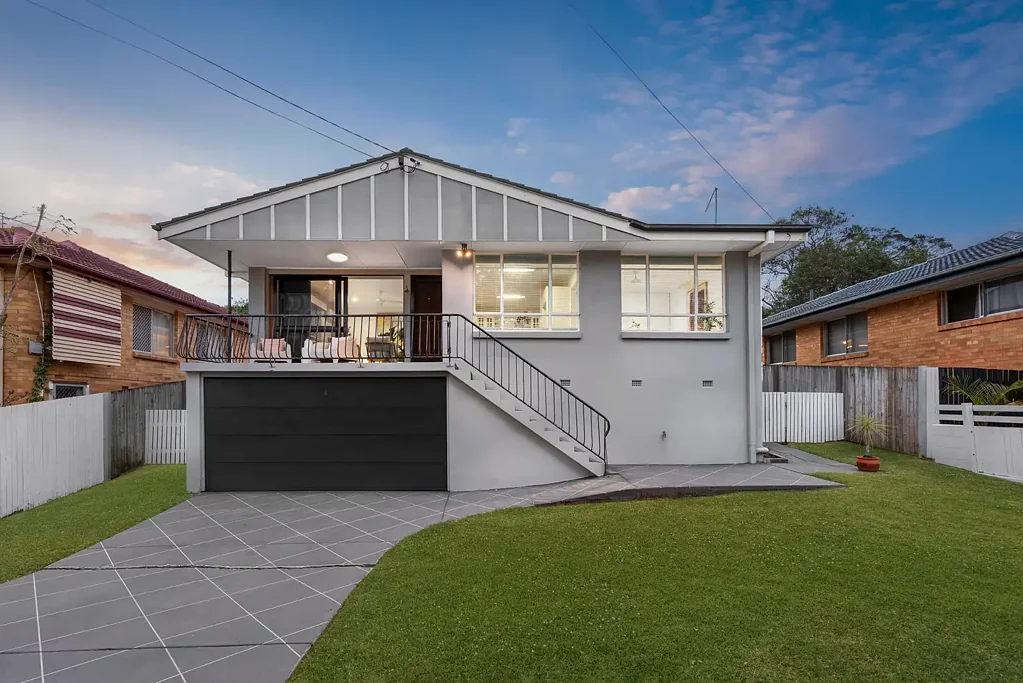 Camp Hill 3कमरा Much-Loved Family Home with Expansive Backyard in a Quiet Cul-de-Sac