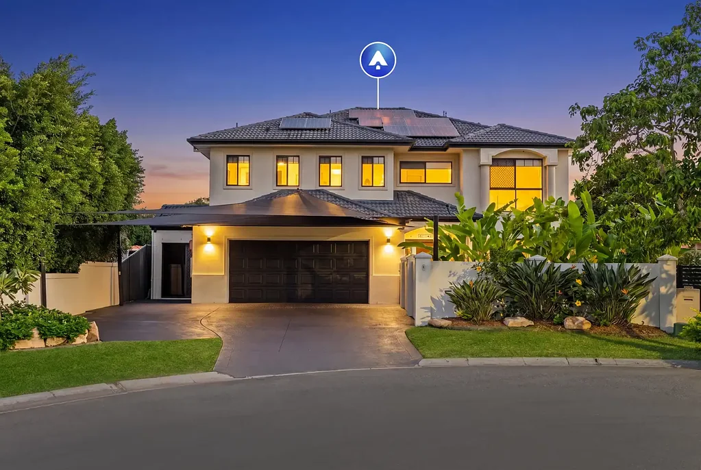 Burleigh Waters 6房  Massive contemporary home on wide water with potential dual living