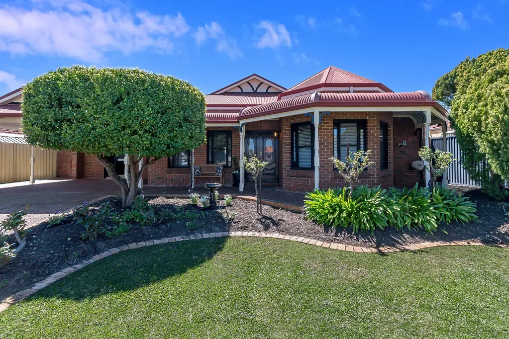 21 Tarragon Place, Thornlie, WA 6108